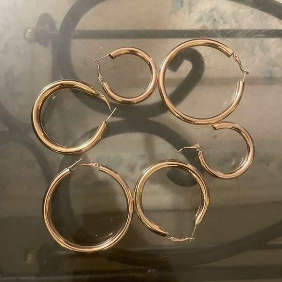 Multiple set of hoops. Hailey Bieber vibes - Picture 1 of 1